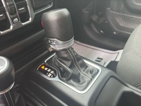 Used 2023 Jeep Wrangler Unlimited Sahara AWD/4WD image 19