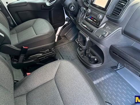 Used 2023 RAM ProMaster 2500 w/ Driver Convenience Group FWD image 19