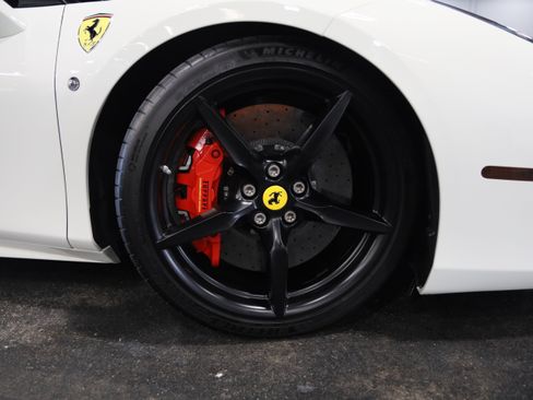 Used 2016 Ferrari 488 GTB RWD image 9
