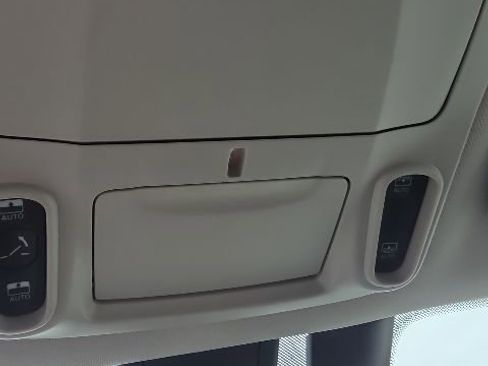 Used 2019 Chrysler Pacifica Touring-L Plus w/ Tire & Wheel Group FWD image 15