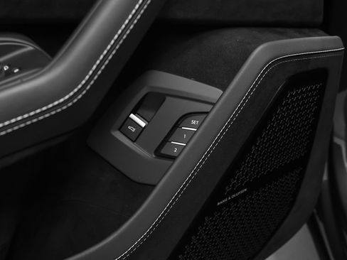 Used 2023 Lamborghini Urus Performante AWD/4WD image 46
