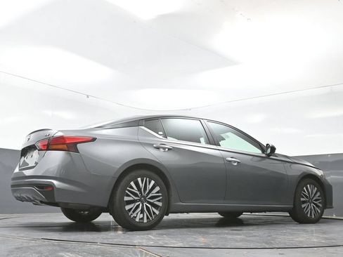 Used 2024 Nissan Altima 2.5 SV FWD image 23