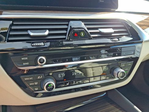 Certified 2023 BMW 530i xDrive w/ Premium Package image 17