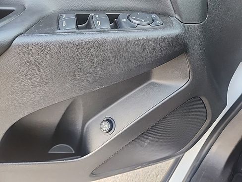 Used 2024 Chevrolet Equinox LT image 18