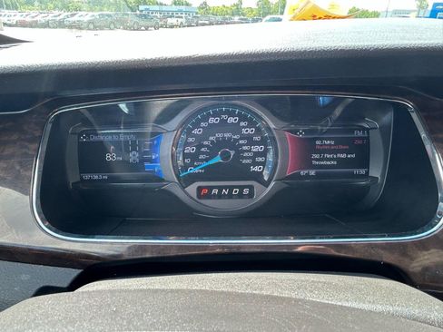 Used 2015 Ford Taurus Limited w/ Equipment Group 301A FWD image 22
