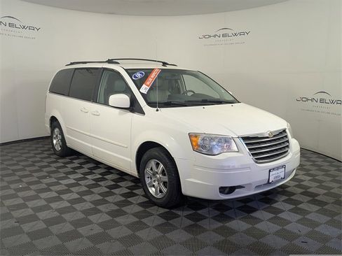 Used 2008 Chrysler Town & Country Touring image 7