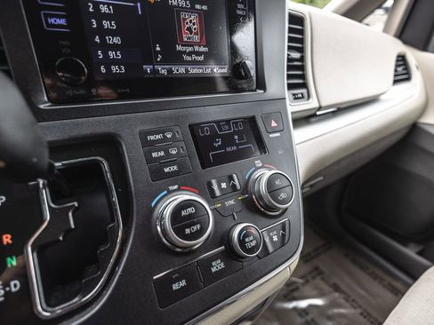 Used 2017 Toyota Sienna LE FWD image 15