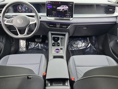 Certified 2026 Volkswagen Tiguan SE w/ Panoramic Sunroof Package FWD image 13