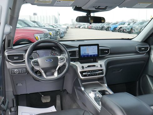 Used 2023 Ford Explorer XLT w/ Equipment Group 202A AWD/4WD image 34