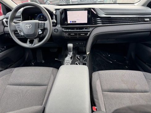 Used 2025 Toyota Camry LE image 11