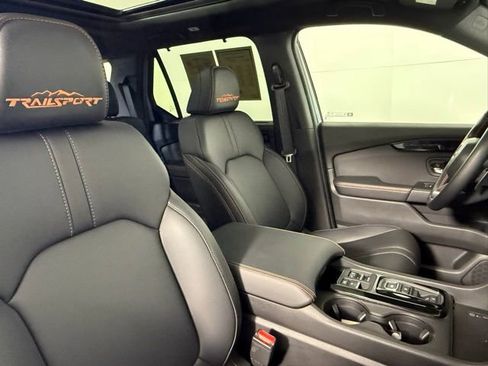 Used 2025 Honda Pilot TrailSport image 52