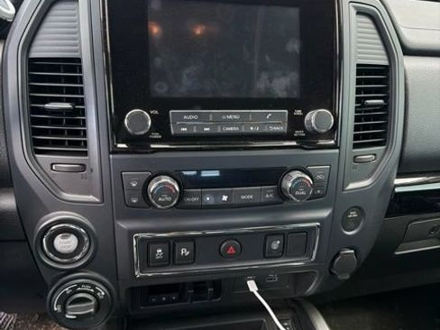 Used 2023 Nissan Titan SV w/ SV Convenience Package AWD/4WD image 12