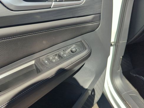 New 2026 Volkswagen Atlas Cross Sport SE image 13