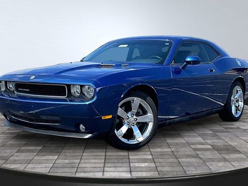 Used 2010 Dodge Challenger R/T RWD image 1
