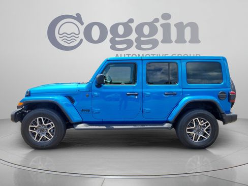 Used 2025 Jeep Wrangler Unlimited Sahara AWD/4WD image 2