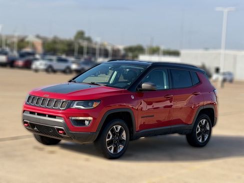 Used 2018 Jeep Compass Trailhawk w/ Leather Interior Group AWD/4WD image 3