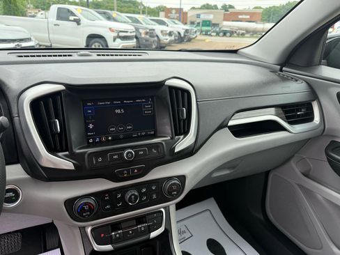 Used 2024 GMC Terrain SLE w/ Driver Convenience Package FWD image 10