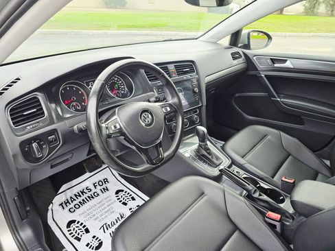 Used 2018 Volkswagen Golf SE image 14