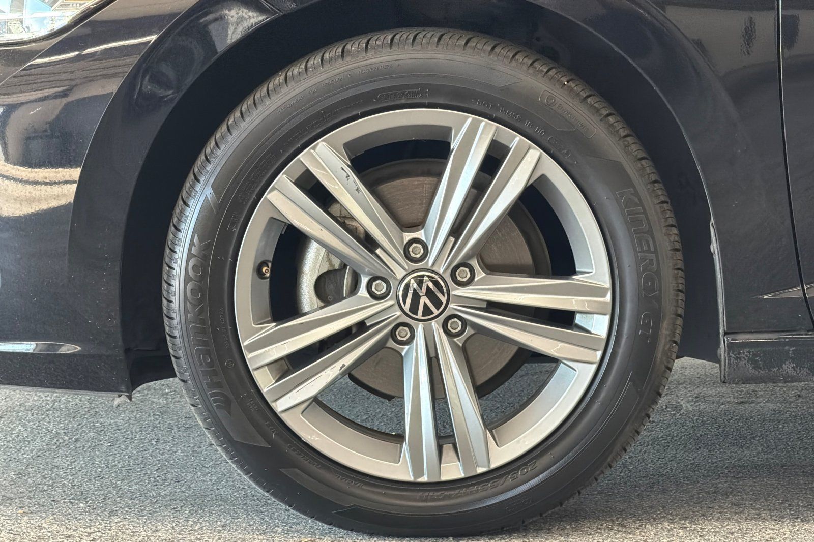 Used 2024 Volkswagen Jetta SE FWD image 23