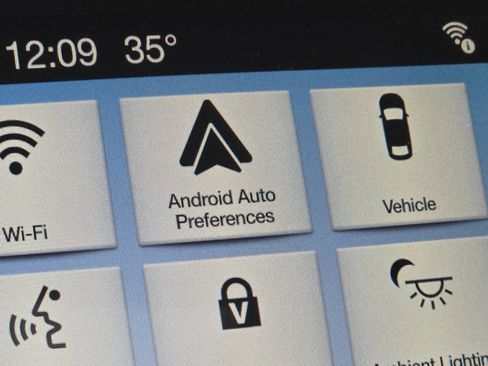 Used 2018 Ford Taurus SHO image 14