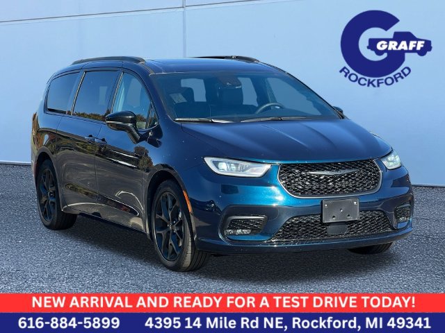 Used 2025 Chrysler Pacifica Limited FWD image 1