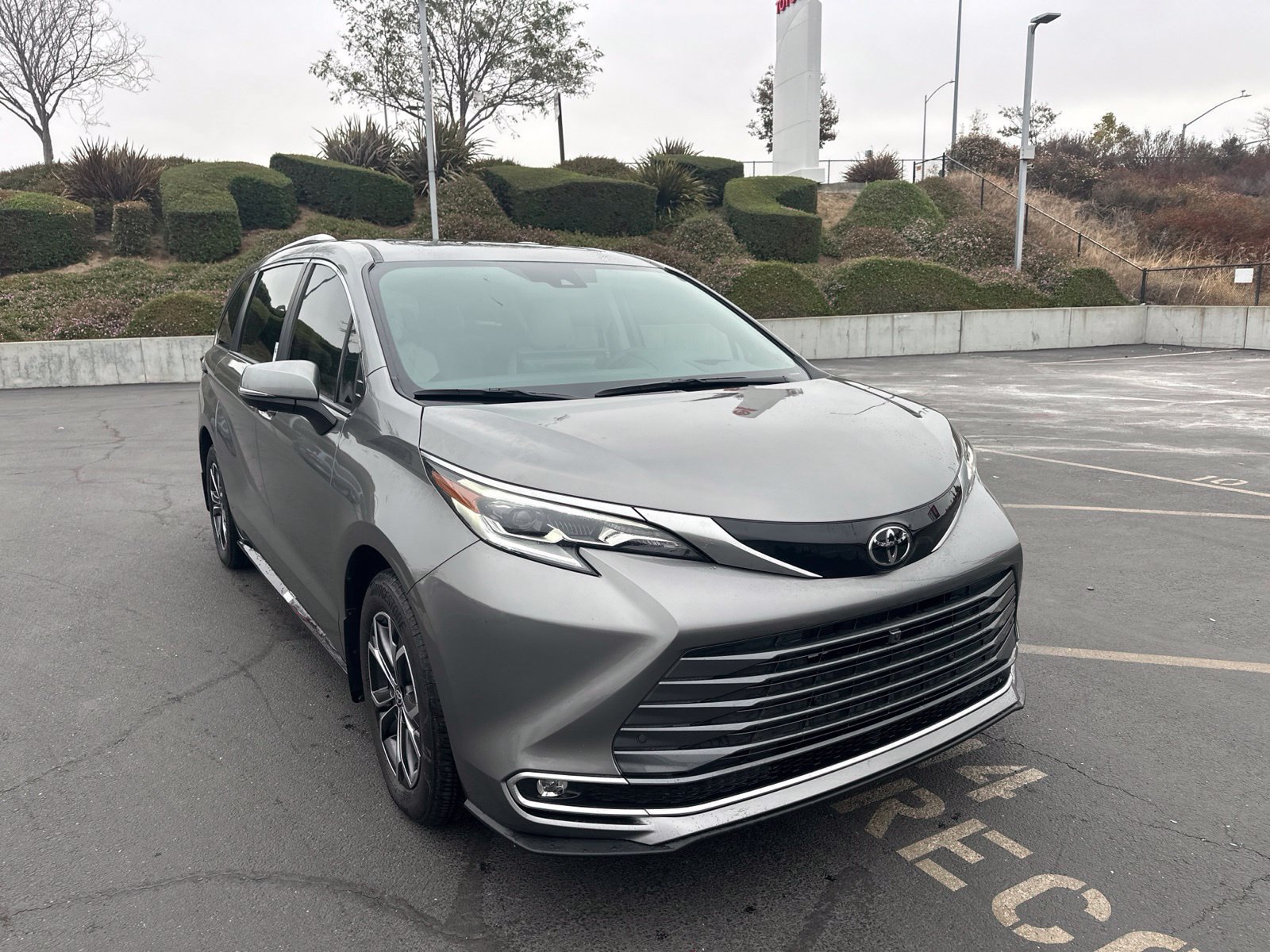 Certified 2026 Toyota Sienna Platinum AWD/4WD image 1