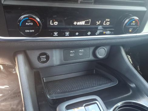 Certified 2025 Nissan Rogue SV FWD image 23