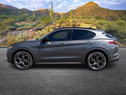 Used 2023 Alfa Romeo Stelvio Veloce image 8