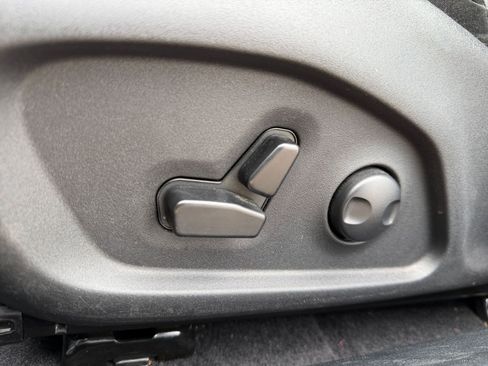 Used 2025 Jeep Compass Limited image 23