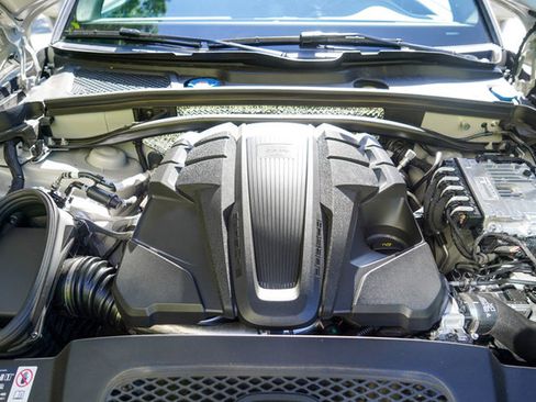 Used 2025 Porsche Macan GTS image 17