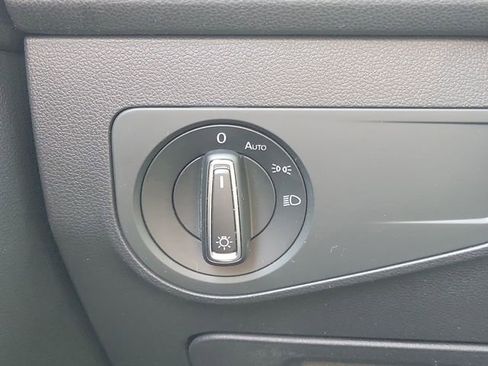 Used 2018 Volkswagen Tiguan SEL image 32