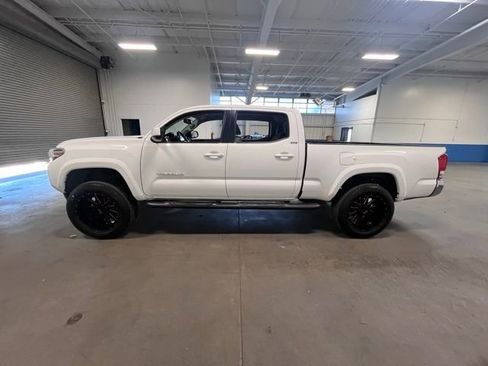 Used 2017 Toyota Tacoma SR5 image 6