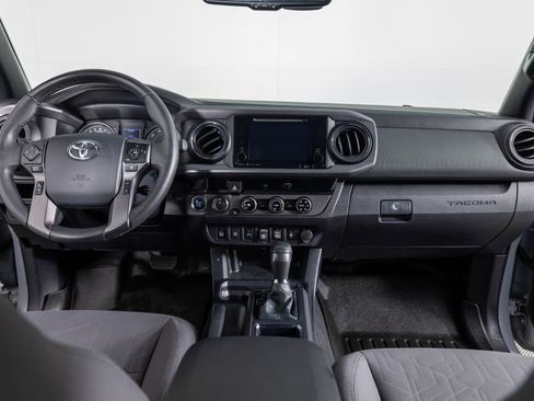 Used 2018 Toyota Tacoma TRD Off-Road w/ Technology Package image 27