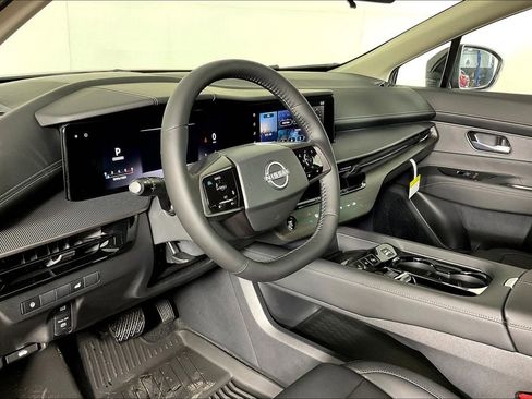 Used 2025 Nissan Murano SV image 9