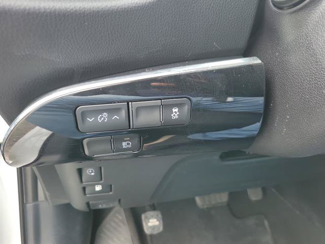 Used 2021 Toyota Prius Prime XLE w/ Carpet Mat Package (TMS) FWD image 31