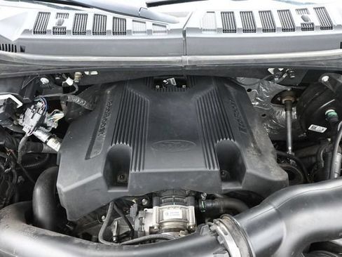 Used 2018 Ford F150 Platinum w/ Equipment Group 701A Luxury AWD/4WD image 30
