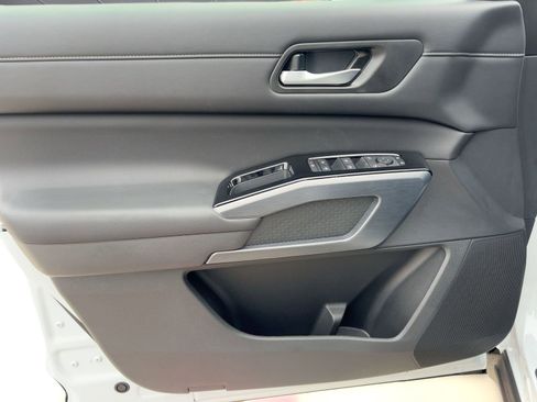 New 2025 Nissan Pathfinder SL w/ Black Appearance Package image 13