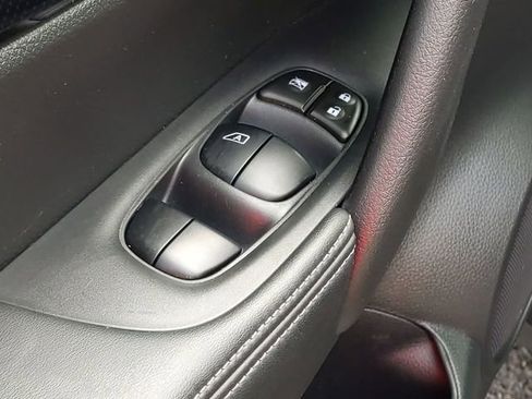 Used 2017 Nissan Rogue SL w/ SL Premium Package image 14