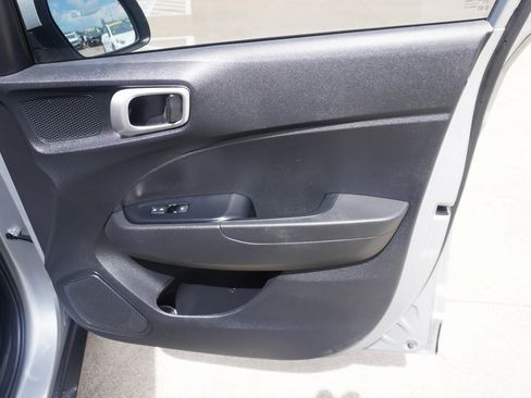 Used 2022 Hyundai Venue SE w/ Cargo Package image 18