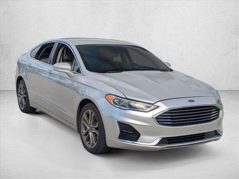 Used 2019 Ford Fusion SEL image 3