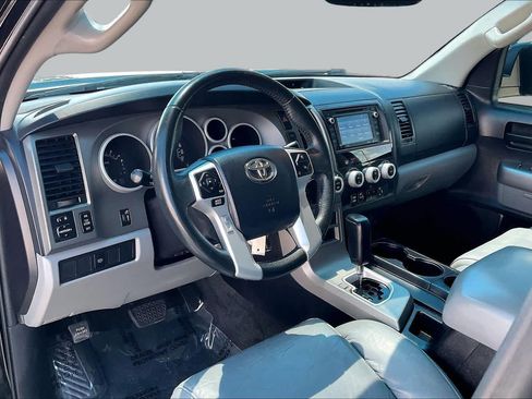 Used 2016 Toyota Sequoia SR5 RWD image 18