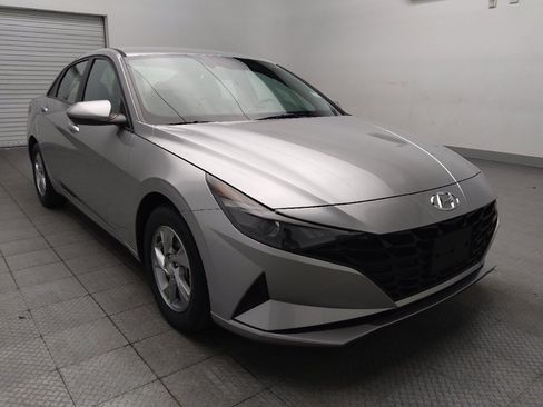 Used 2021 Hyundai Elantra SE FWD image 13