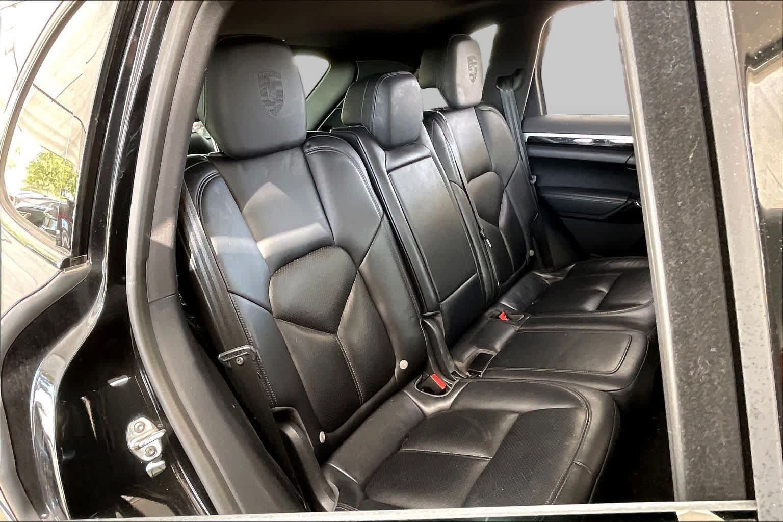 Used 2017 Porsche Cayenne Platinum Edition AWD/4WD image 19