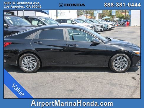 Used 2024 Hyundai Elantra SEL FWD image 2
