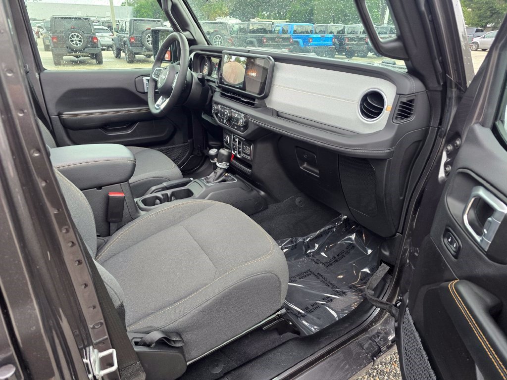 Used 2026 Jeep Wrangler Unlimited Sahara AWD/4WD image 30