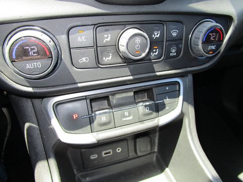 Used 2022 GMC Terrain SLE w/ Driver Convenience Package FWD image 13