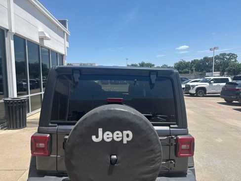 Used 2021 Jeep Wrangler Unlimited Rubicon AWD/4WD image 8