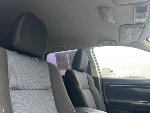 Used 2019 Mitsubishi Outlander ES image 19