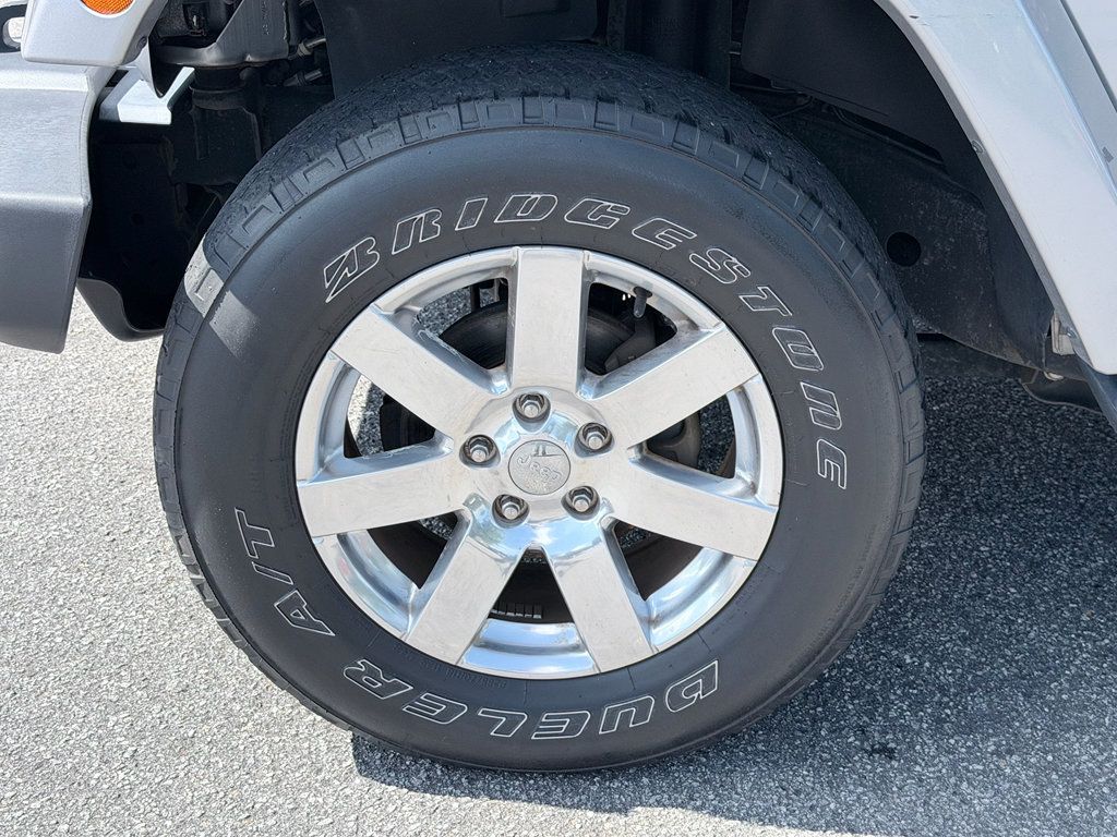 Used 2018 Jeep Wrangler Sahara w/ Dual Top Group AWD/4WD image 28