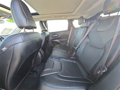 Used 2022 Jeep Cherokee Limited image 19